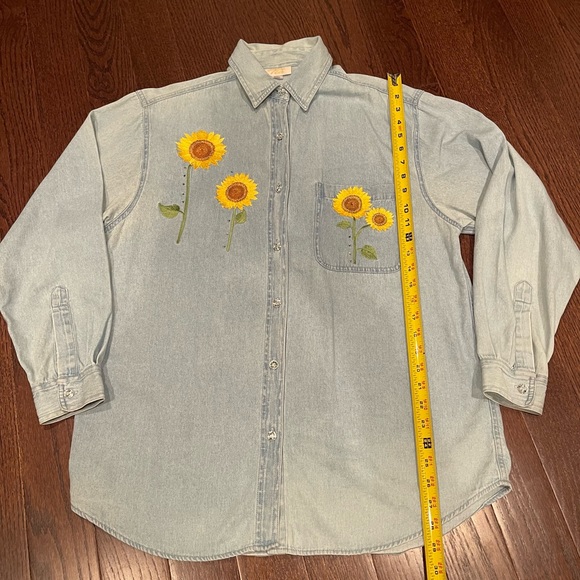 Vintage Tia Design Sunflower embroidered denim button down shirt - Size Medium - Picture 2 of 6